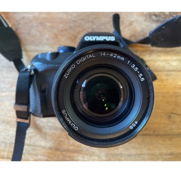 Olympus Evolt E-420 10.0MP W/ 14-42mm lens (Four Thirds) SC: 4012 - Picture 1 of 6